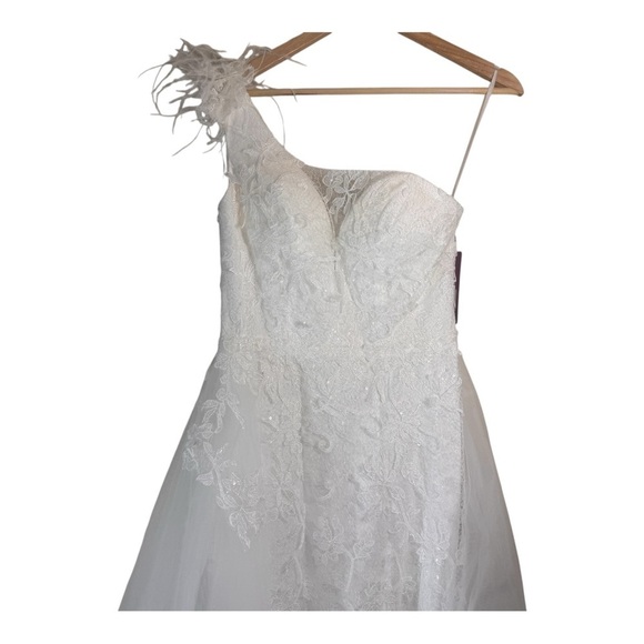 Abby Paris Longs by Lucci Lu Lace Gown with Tulle Overskirt in Ivory/White NWT - Picture 4 of 12